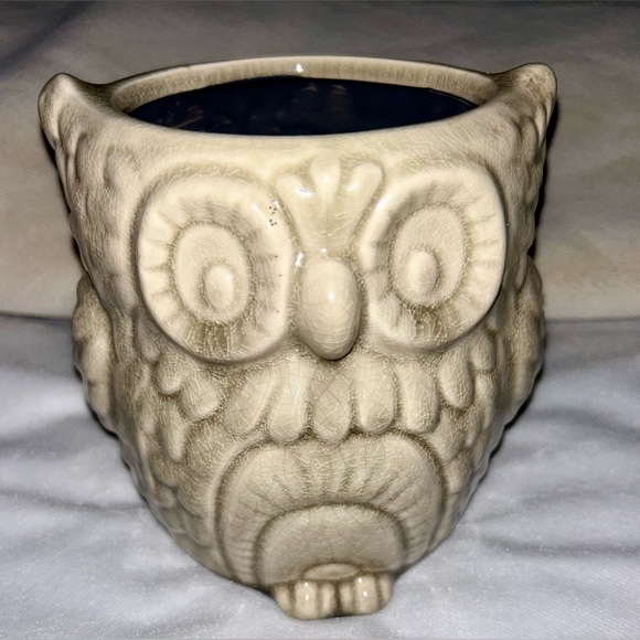 6” Owl Planter. Crackle grey. - Picture 1 of 9